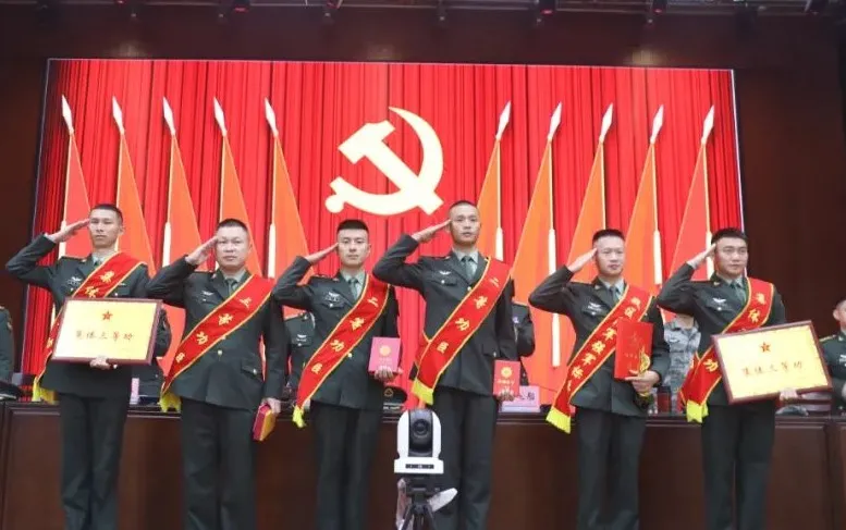 勇救溺水兒童的兵哥哥，這次立了二等功