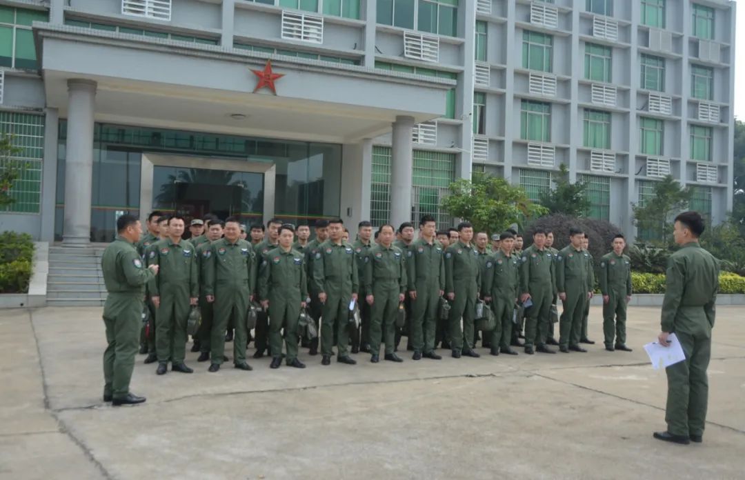 戰(zhàn)鷹出征，飛出勝戰(zhàn)新航跡