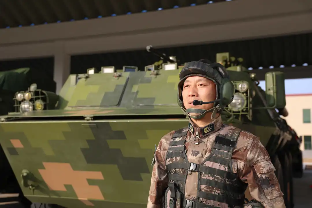 一級軍士長展海波：扎根軍營獻青春