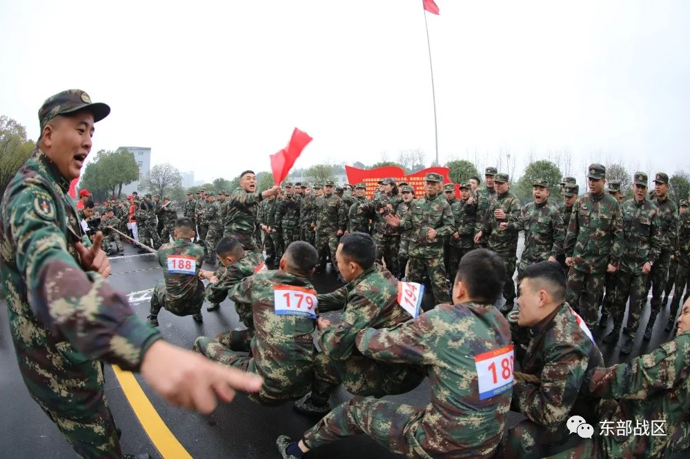 看！“東風(fēng)快遞員”為火箭“注燃”