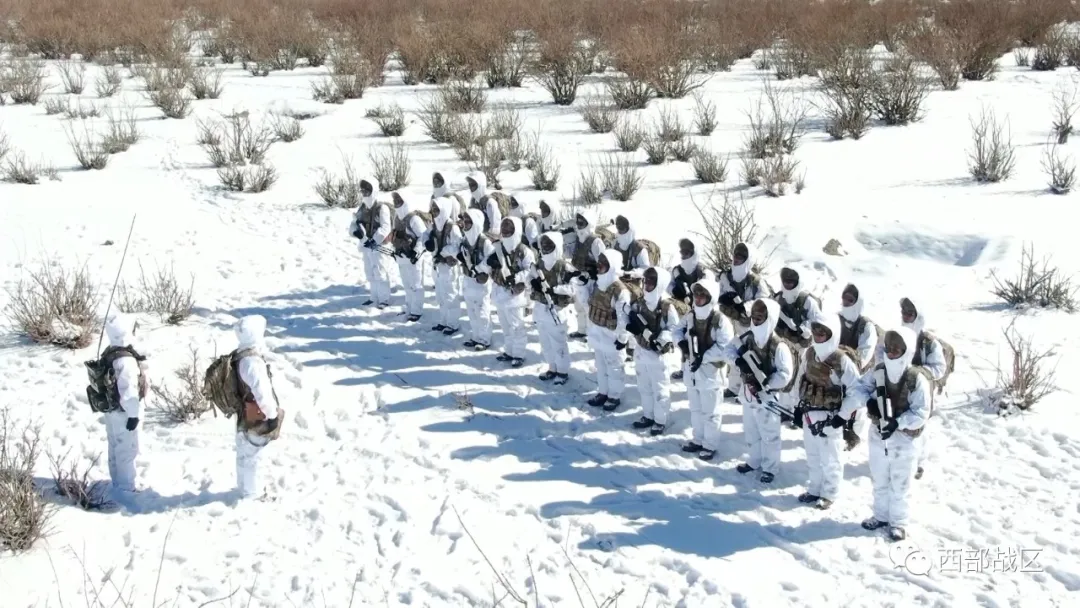 喝雪水、住雪窩……海拔4700米的野外生存訓(xùn)練