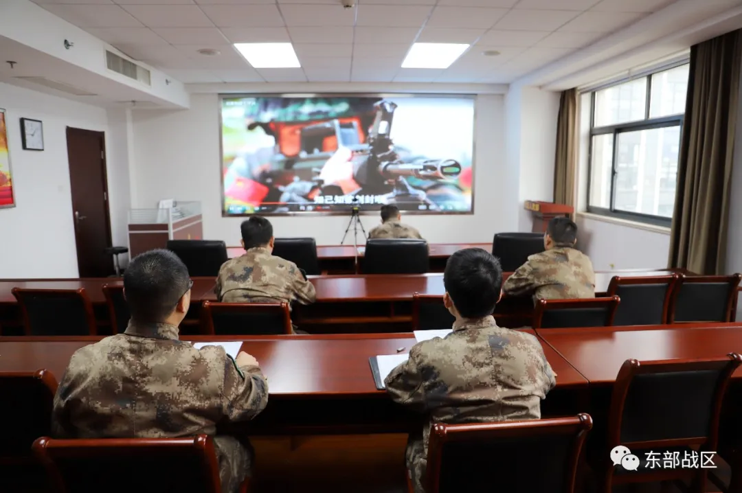 春節(jié)前夕，突然響起急促哨聲